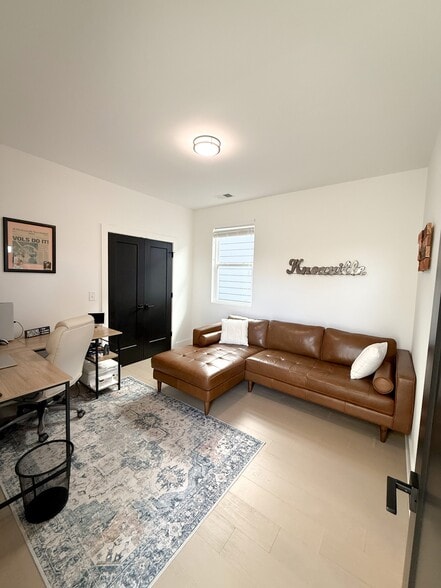 Building Photo - 2010 14th Ave N