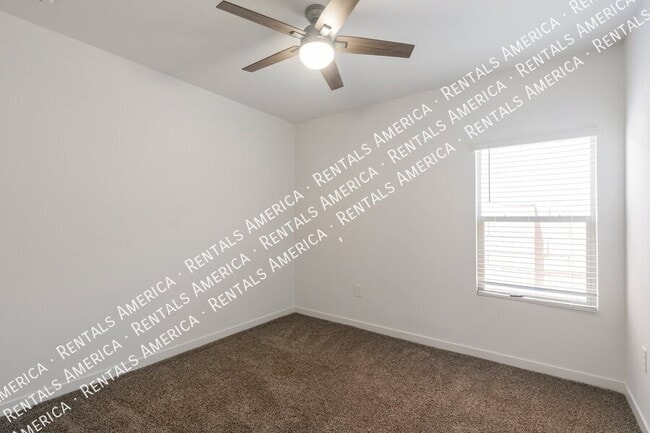 Building Photo - 12440 W Gini Ln