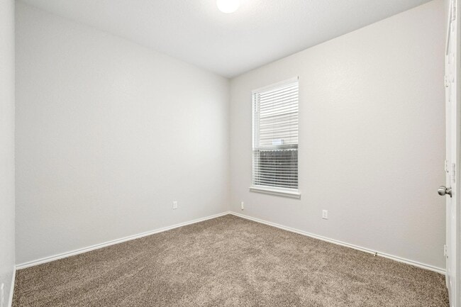Building Photo - 212 La Dera Dr