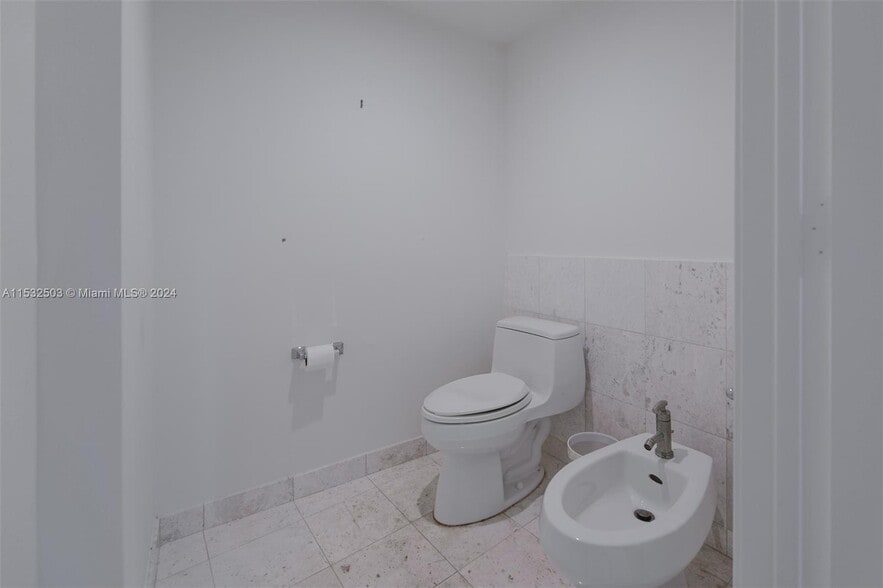 Building Photo - 901 Brickell Key