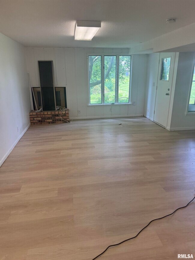 Building Photo - 3060 Parkwild Dr