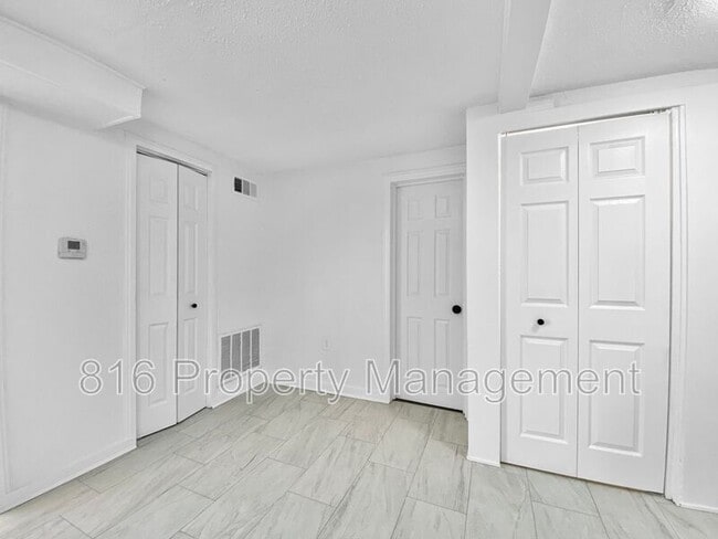 Building Photo - 4802 Locust Ave