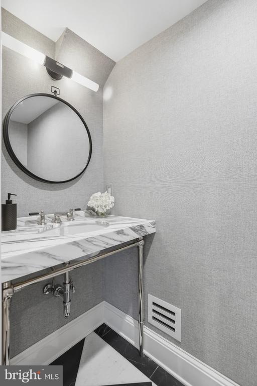 Building Photo - 3418 Reservoir Rd NW