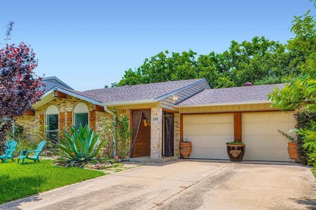 Building Photo - 1302 N San Saba St