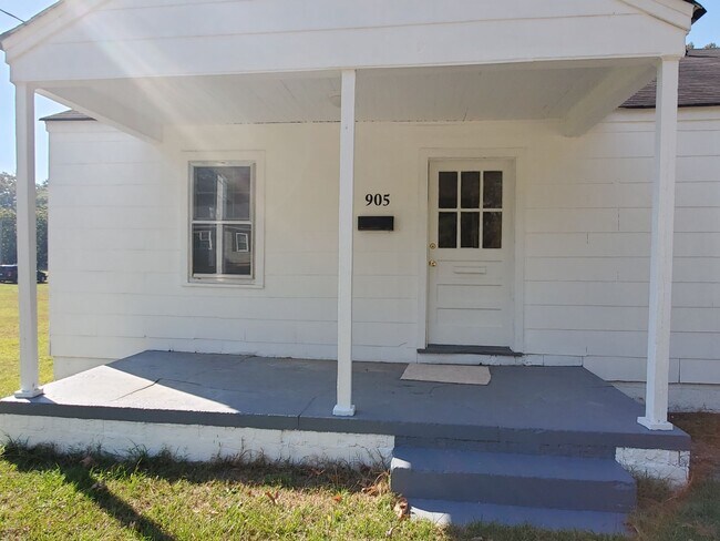 Building Photo - 905 N Fulton St