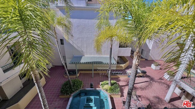 Building Photo - 5420 Sylmar Ave