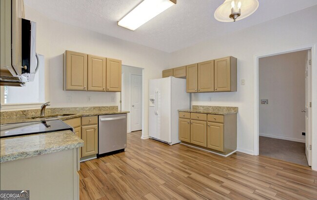 Building Photo - 77 Crescent St