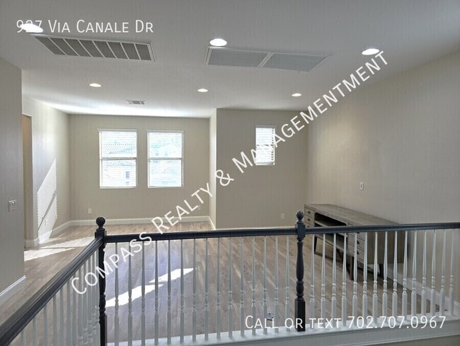 Building Photo - 927 Via Canale Dr