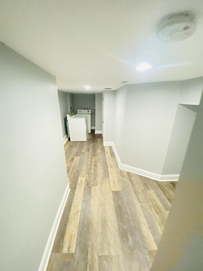 Building Photo - 1304 Sargeant St