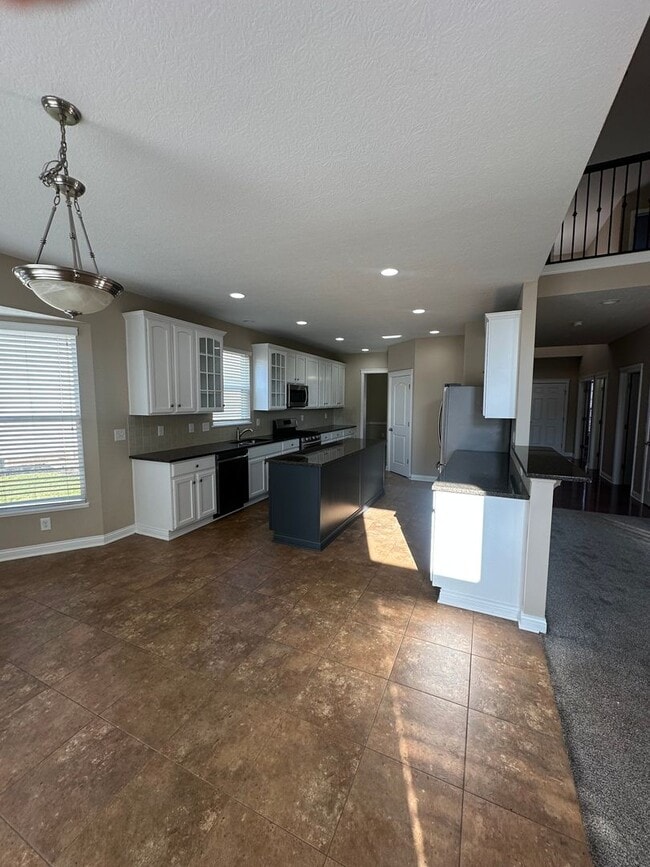 Building Photo - Lakes of Worthington