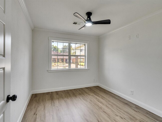 Building Photo - 5627 Southbrook Dr