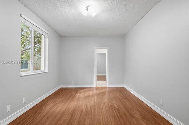 Building Photo - 849 Crestview Cir