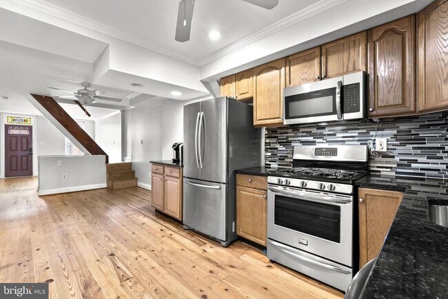 Building Photo - 1405 Reynolds St