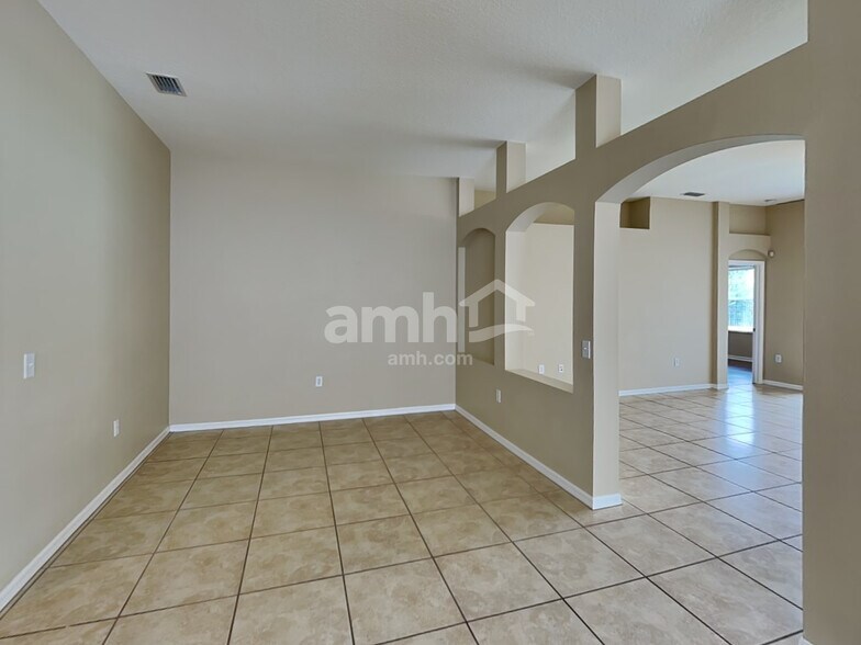 Building Photo - 15505 Martinmeadow Dr