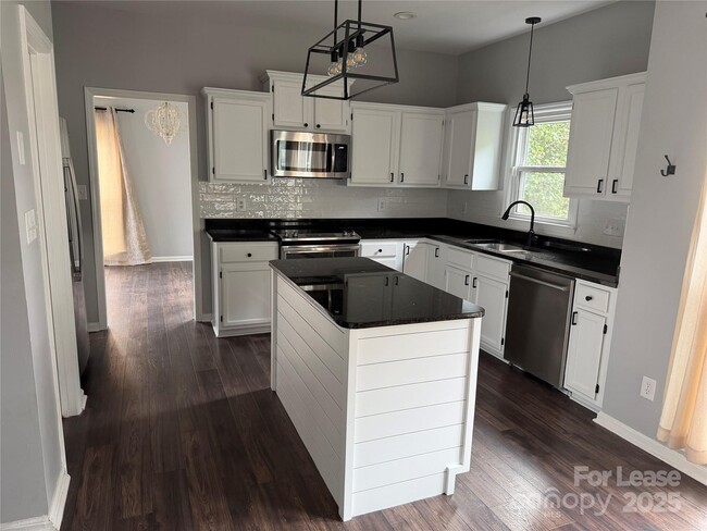 Building Photo - 8605 Tamarron Dr