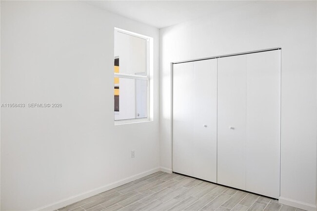 Building Photo - 1221 NW 45th St