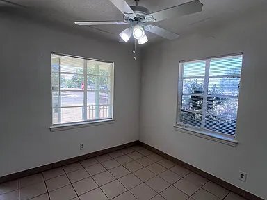 Building Photo - 2905 E Lamona Ave