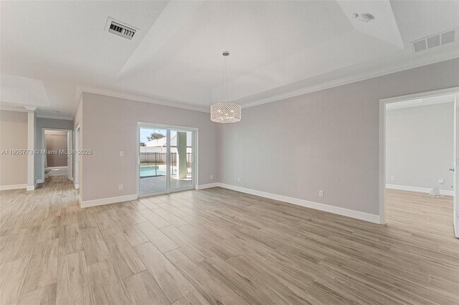 Building Photo - 4609 SW Pearl St