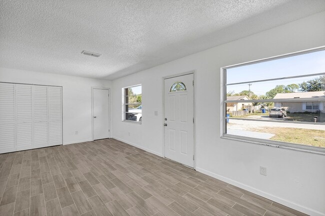 Building Photo - Spacious Remodeled 2-Bedroom Home with Modern Kitchenin Volusia County – Edgewater, FL