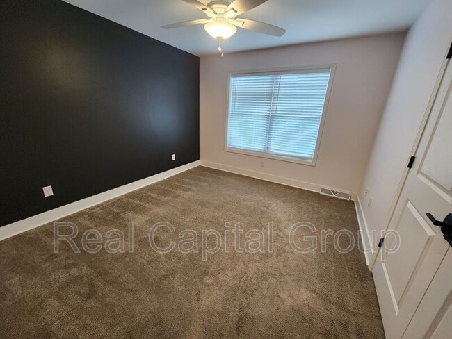 Building Photo - 40 Haywood Ln