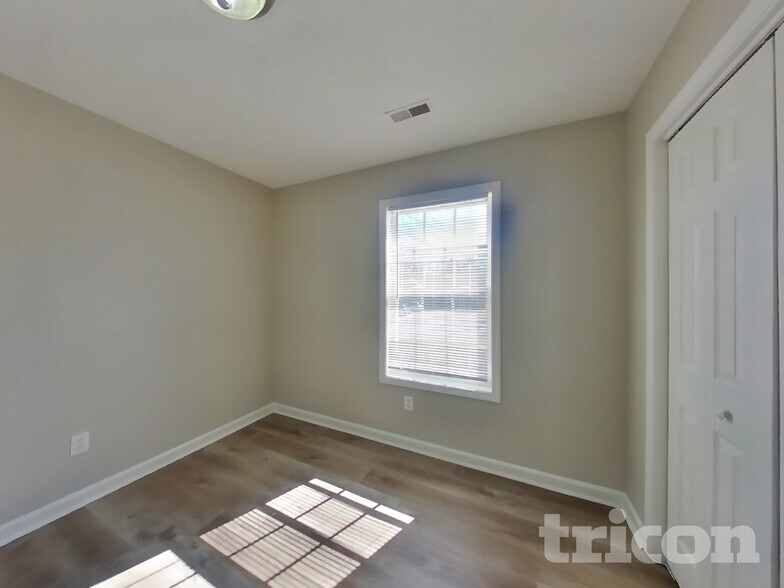 Building Photo - 9021 Macbeth Dr