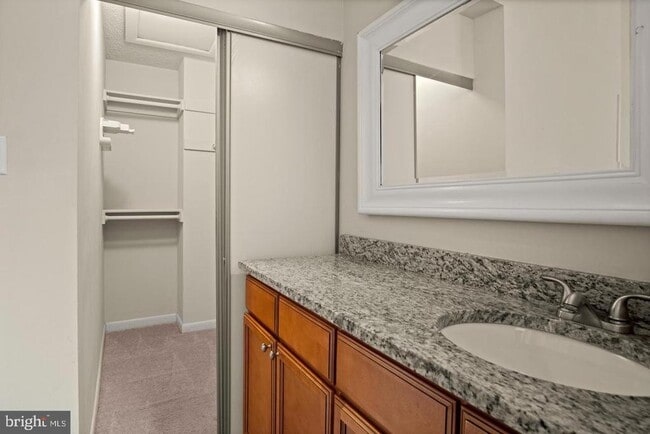 Building Photo - 1602 Oak Spring Way