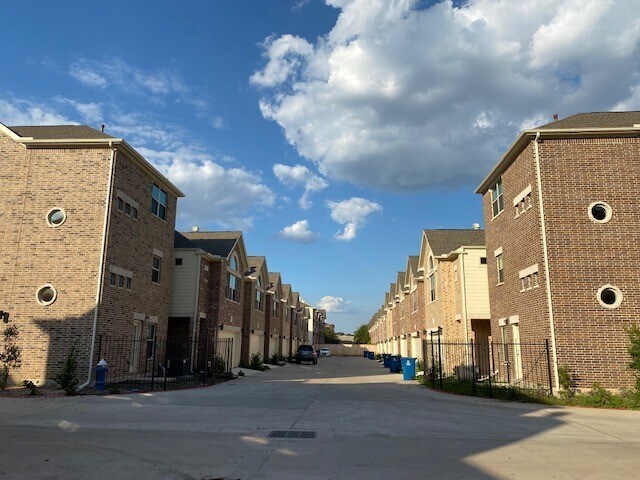 Building Photo - 11604 Main Cypress Dr