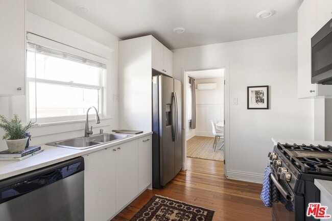 Building Photo - 211 S Burlington Ave