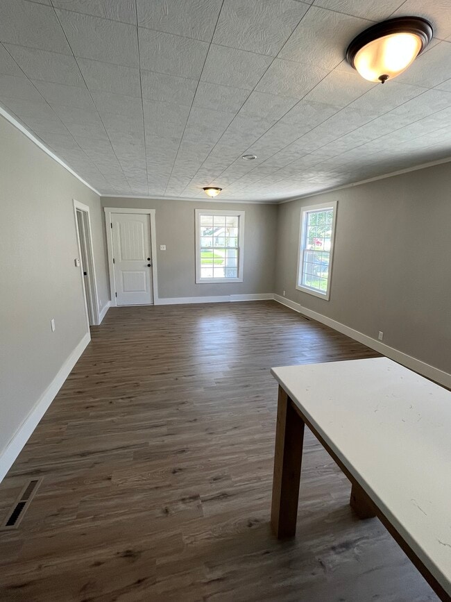 Building Photo - 415 E Jackson St