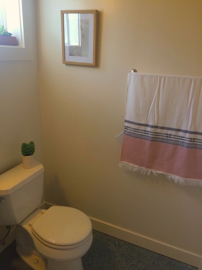 Building Photo - 1824 NE 169th St