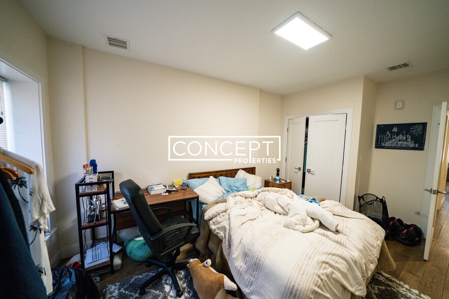 Building Photo - 988 Tremont St