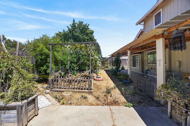 Building Photo - Spacious 4-Bedroom Retreat with 2.5 Baths