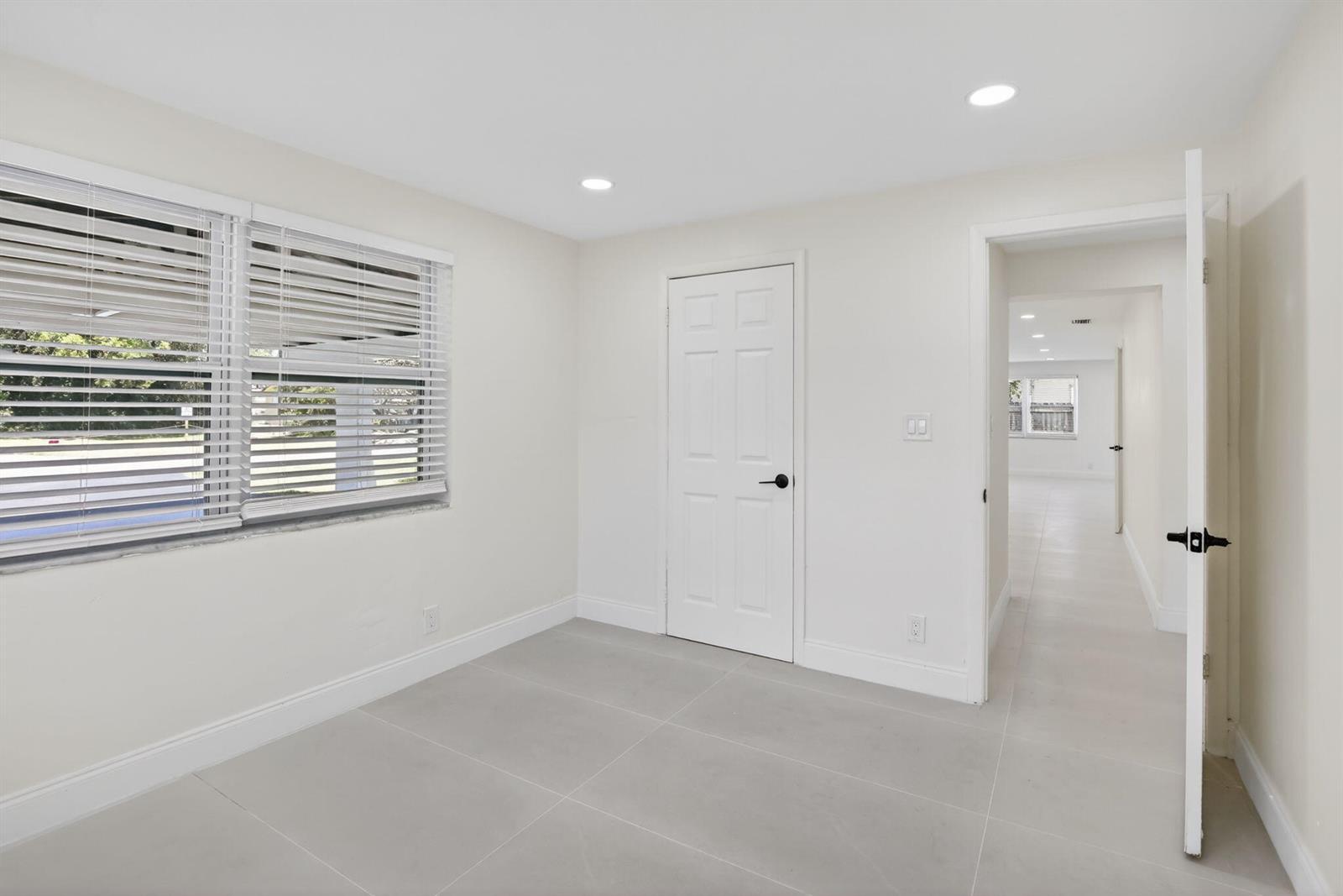 Building Photo - 2630 SW 49th Ct