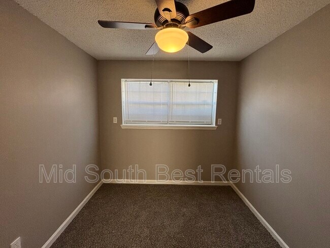 Building Photo - 125 Almond Cove