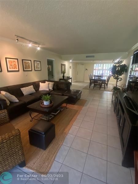 Building Photo - 4007 N Cypress Dr
