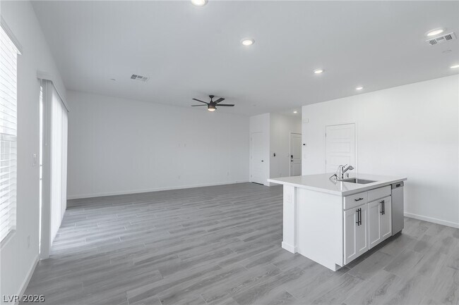 Building Photo - 9946 Kimura Hls Ave