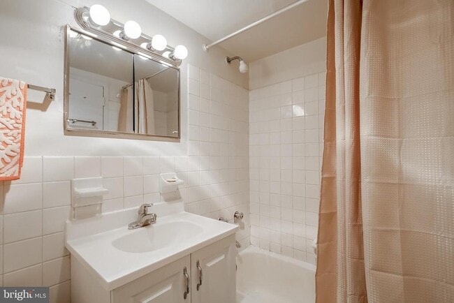 Building Photo - 224 W Rittenhouse Square