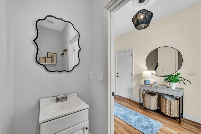 Building Photo - 6086 Seminole Gardens Cir