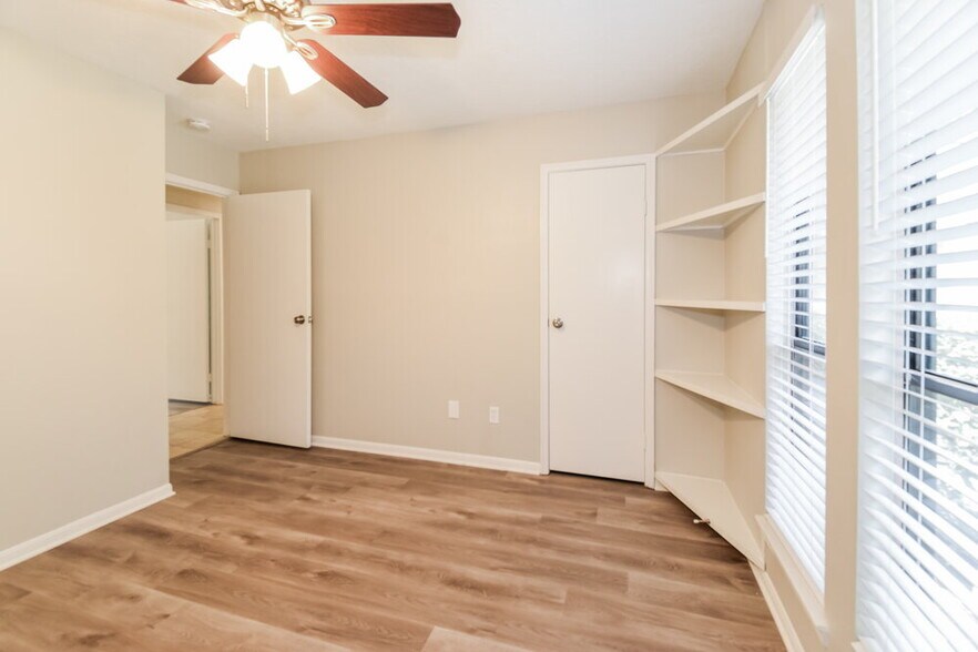 Building Photo - 6511 Gleneagles Dr