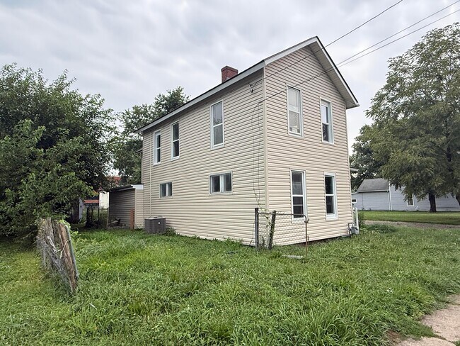 Building Photo - 236 Wilson St