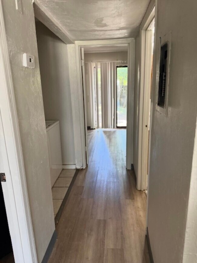 Building Photo - 1830 Nekoma Ct