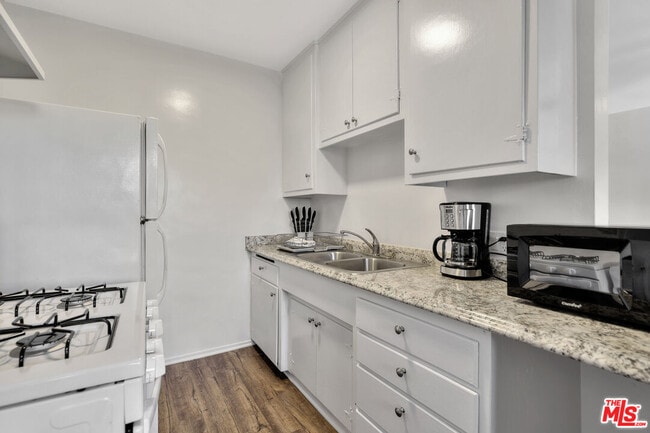 Building Photo - 932 Wilcox Ave