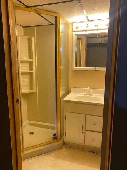 2nd bathroom - 34119 Garfield Cir