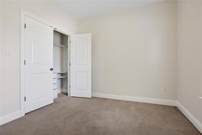 Building Photo - 4422 Bay View Dr