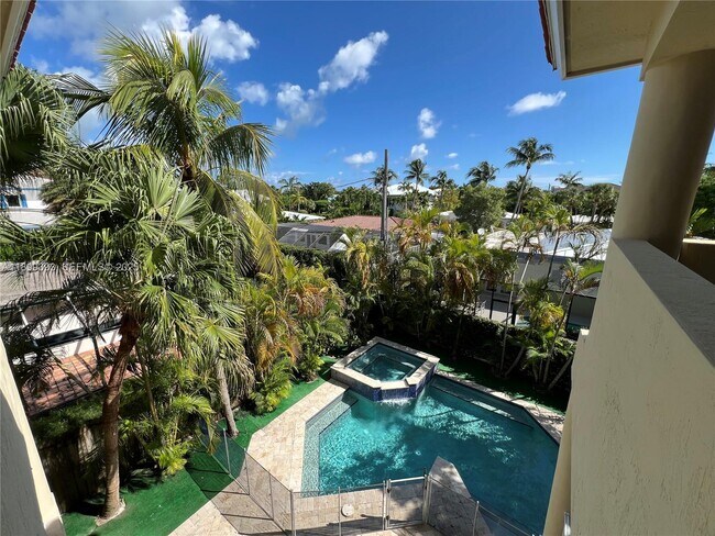 Building Photo - 573 Satinwood Dr