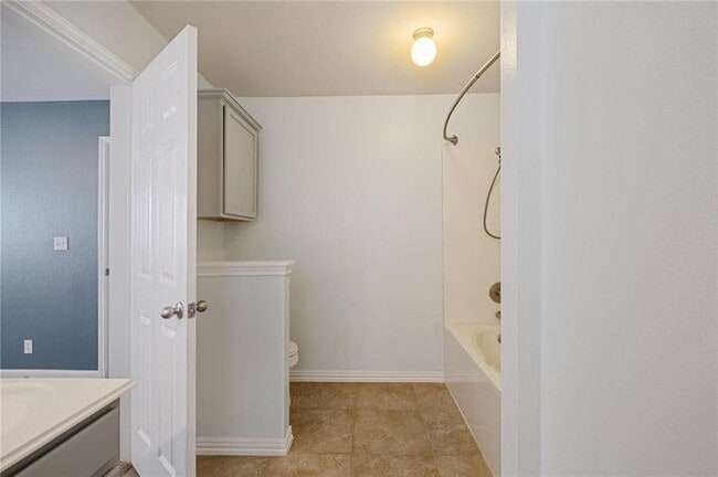 Building Photo - 1709 Royal Ascot Dr