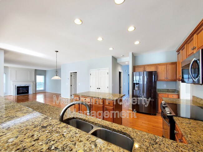 Building Photo - 15 Silverthorn Ct