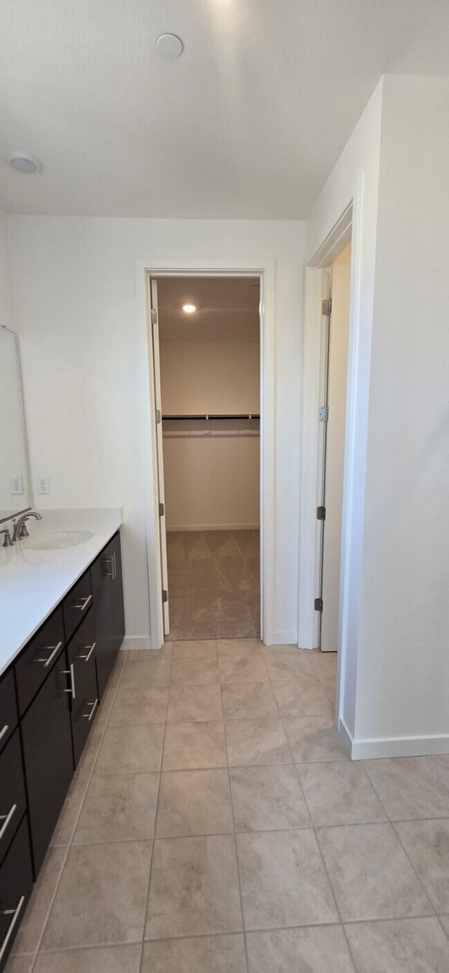 Building Photo - Welcome to your dream home in Lathrop! Thi...