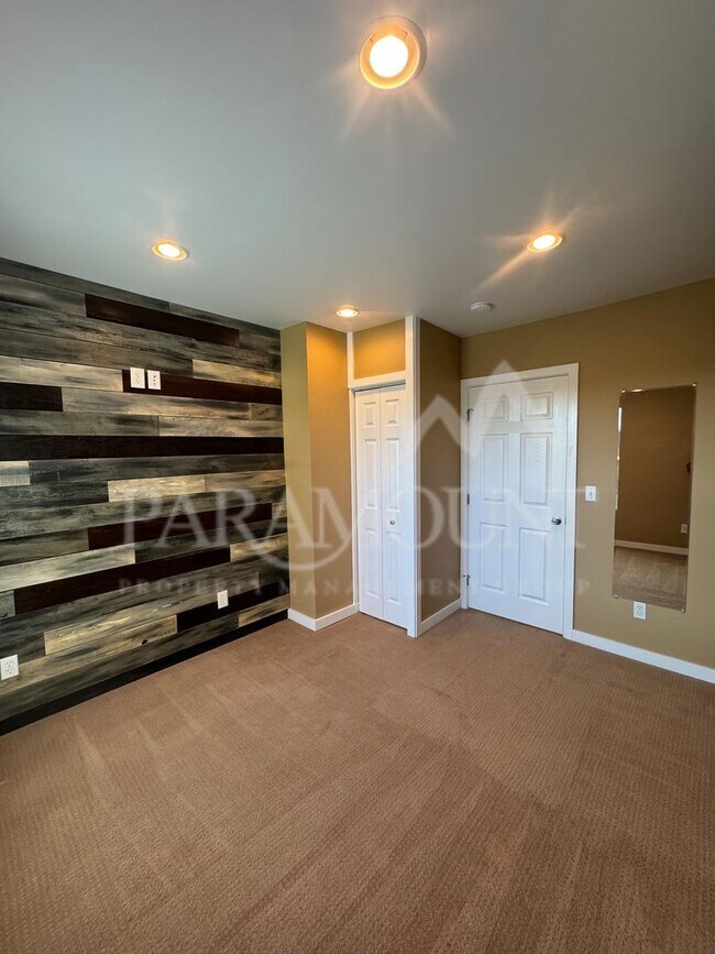 Building Photo - Stunning 3-bedroom, 1-bath home with a water view and fantastic amenities!