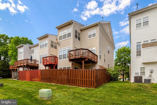 Building Photo - 7355 Bloomington Ct